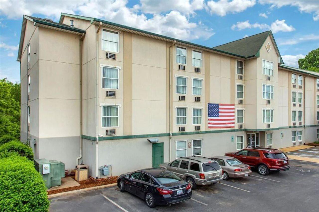 Rodeway Inn & Suites Near Outlet Mall - אשוויל מראה חיצוני תמונה