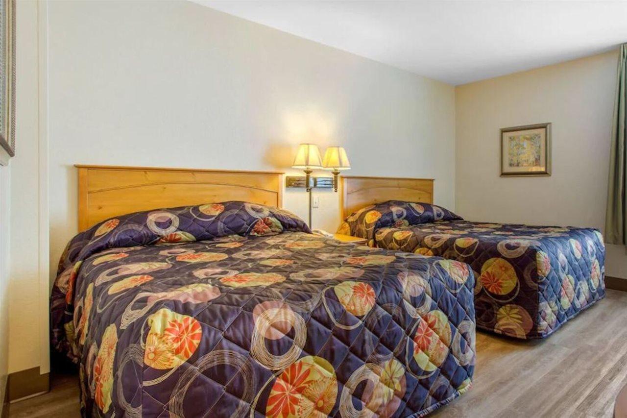 Rodeway Inn & Suites Near Outlet Mall - אשוויל מראה חיצוני תמונה