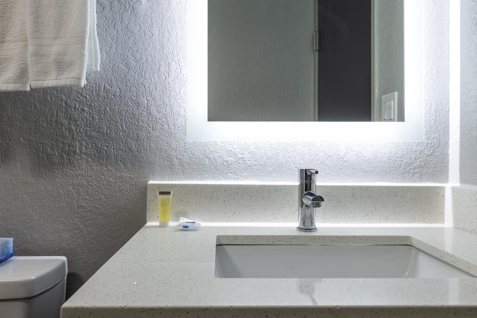 Rodeway Inn & Suites Near Outlet Mall - אשוויל מראה חיצוני תמונה