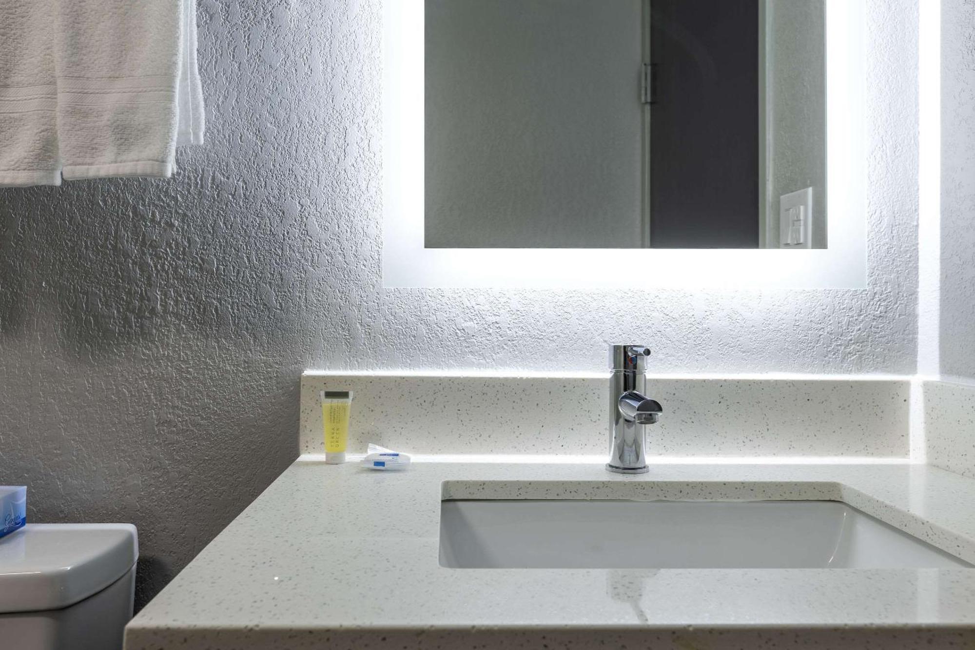 Rodeway Inn & Suites Near Outlet Mall - אשוויל מראה חיצוני תמונה