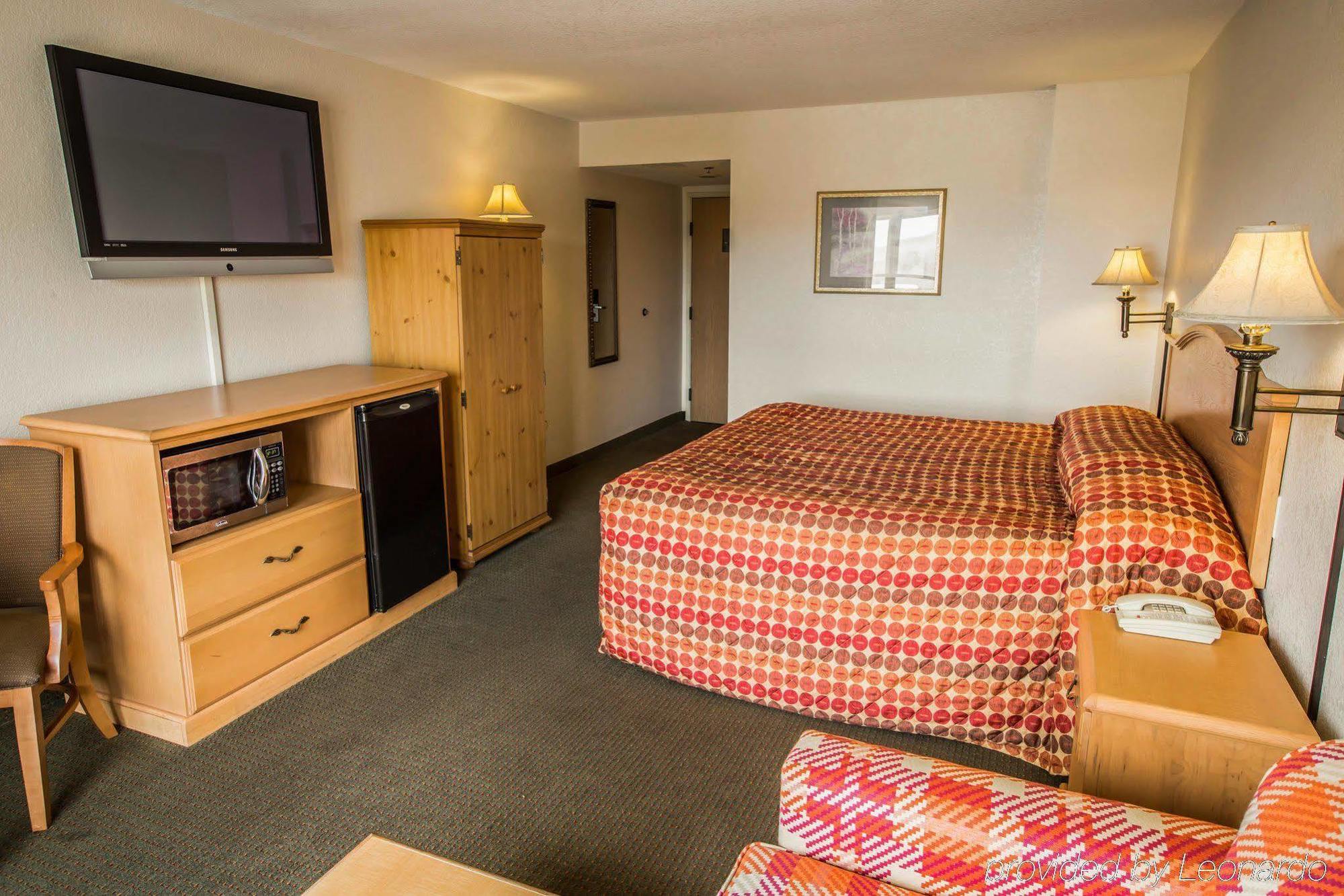 Rodeway Inn & Suites Near Outlet Mall - אשוויל מראה חיצוני תמונה