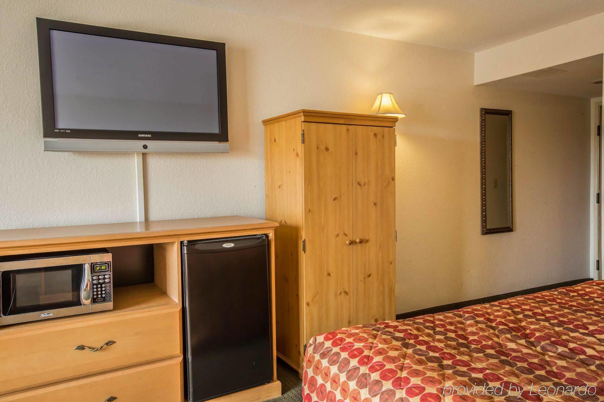 Rodeway Inn & Suites Near Outlet Mall - אשוויל מראה חיצוני תמונה