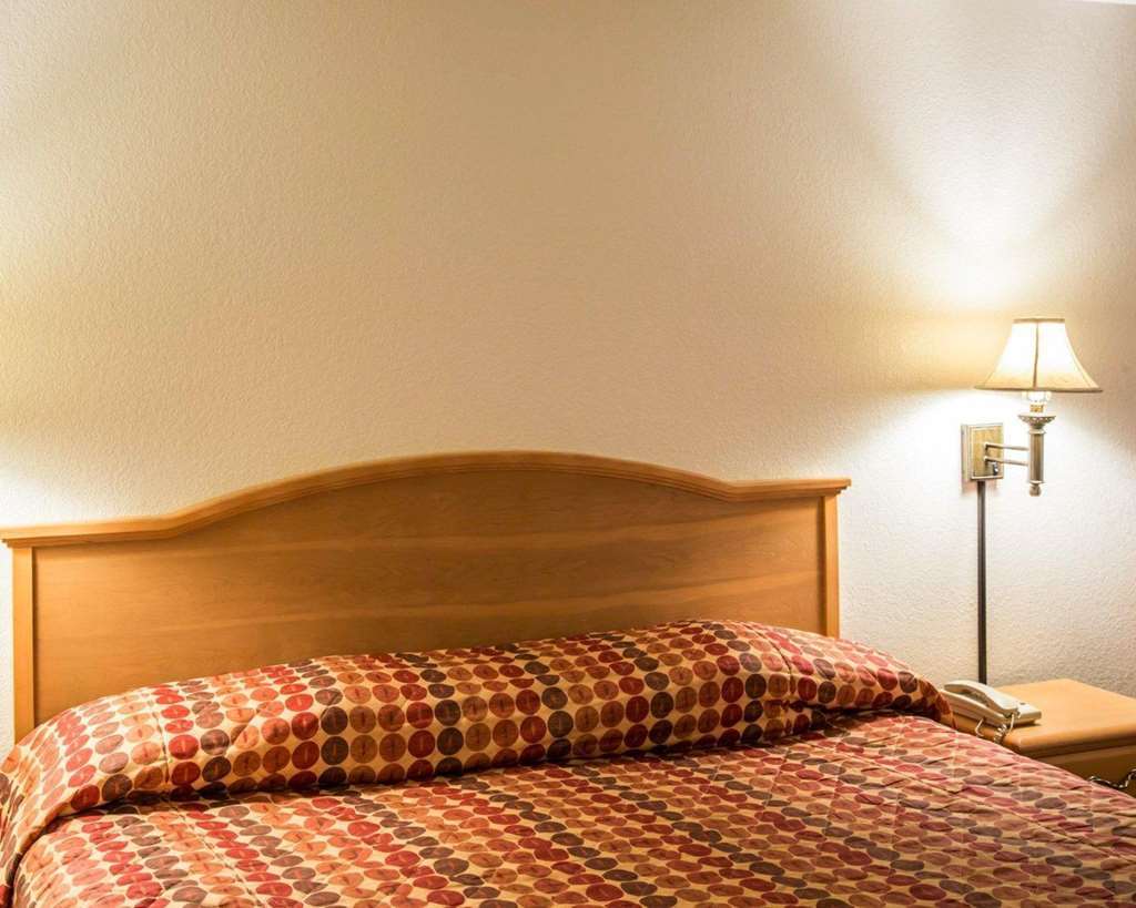 Rodeway Inn & Suites Near Outlet Mall - אשוויל חדר תמונה