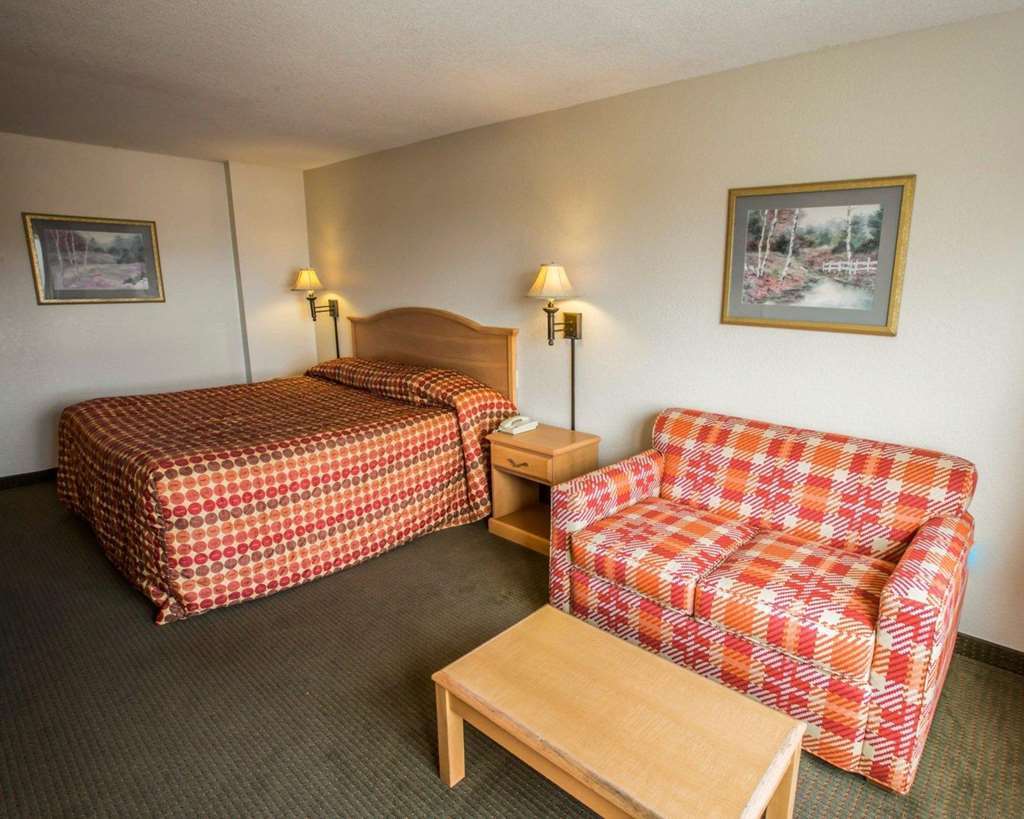 Rodeway Inn & Suites Near Outlet Mall - אשוויל חדר תמונה