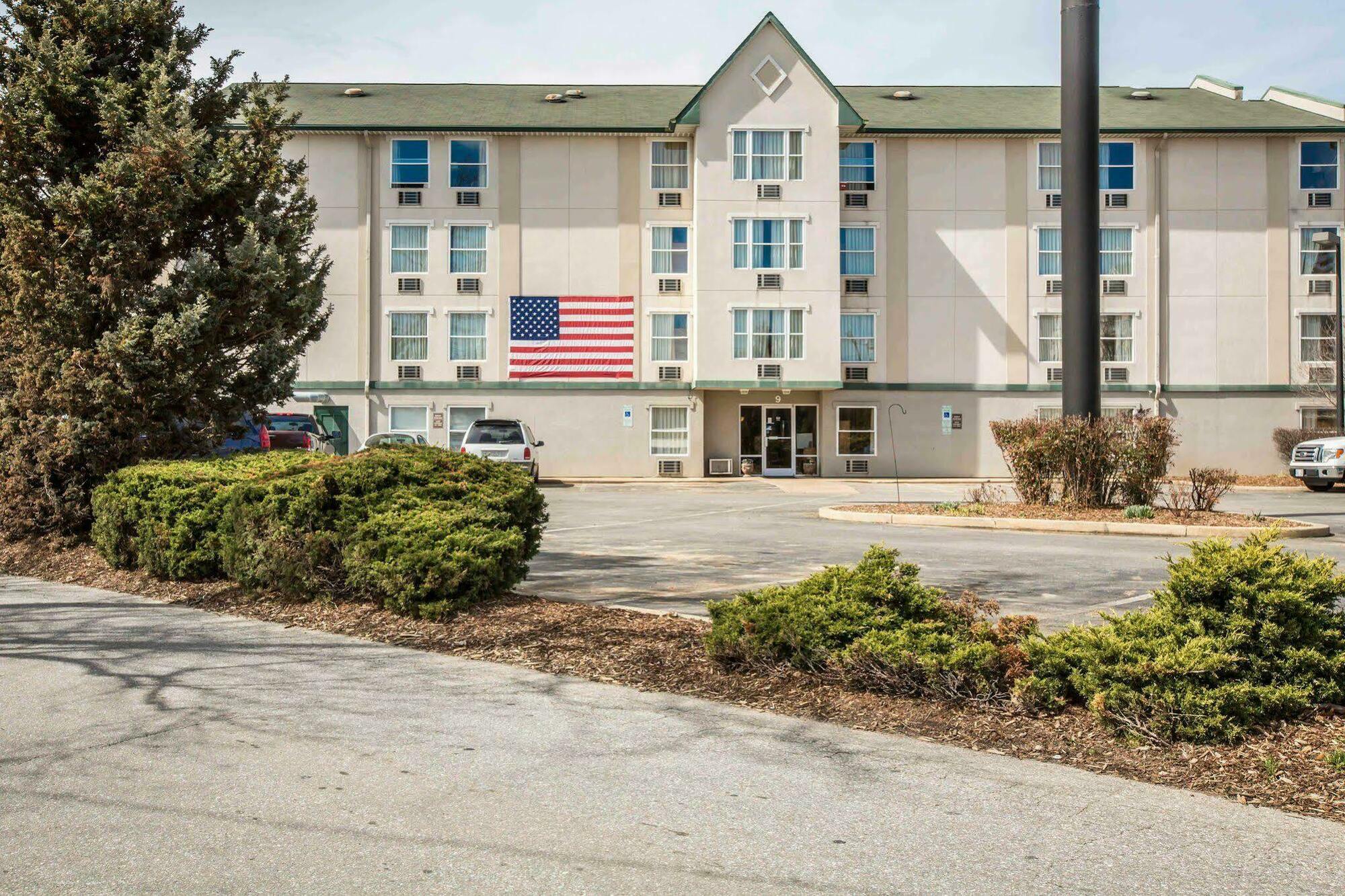 Rodeway Inn & Suites Near Outlet Mall - אשוויל מראה חיצוני תמונה