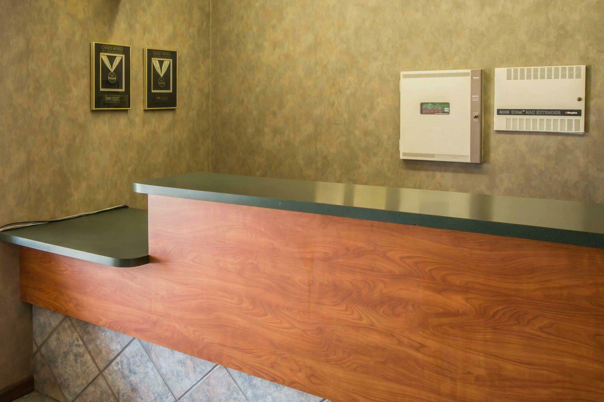 Rodeway Inn & Suites Near Outlet Mall - אשוויל מראה חיצוני תמונה