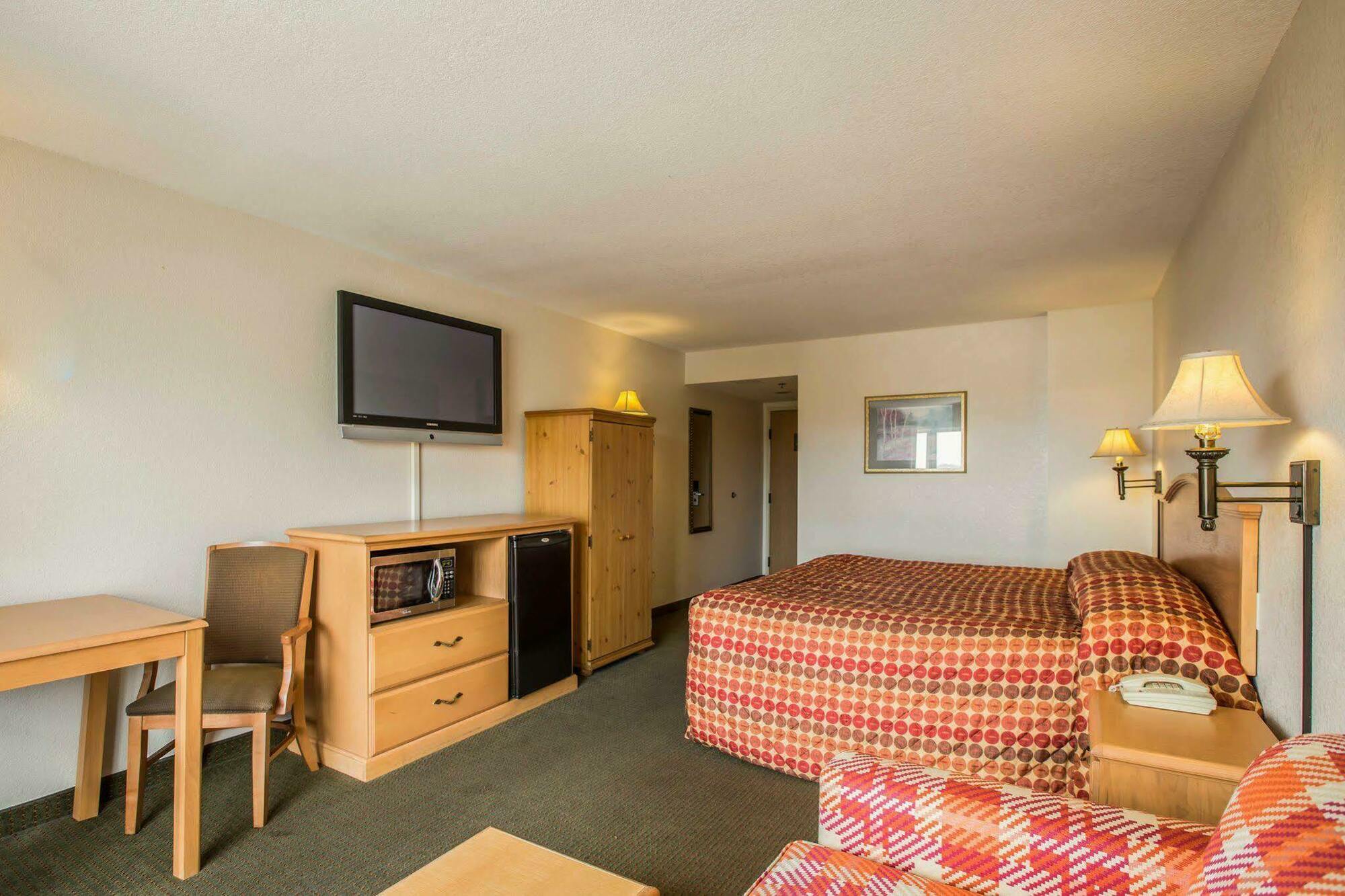 Rodeway Inn & Suites Near Outlet Mall - אשוויל מראה חיצוני תמונה