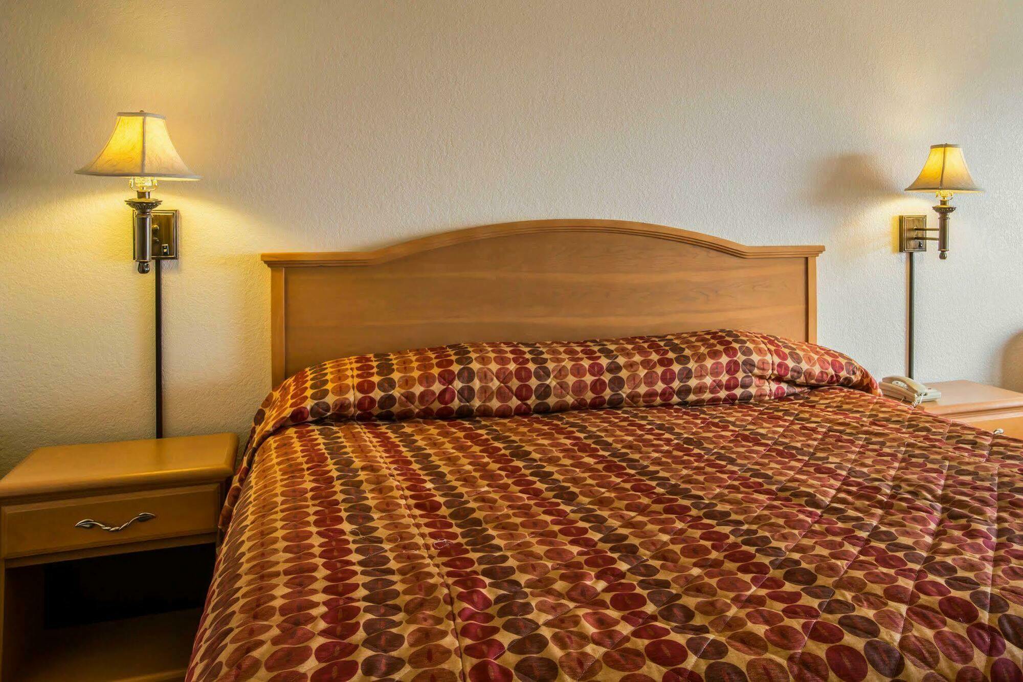 Rodeway Inn & Suites Near Outlet Mall - אשוויל מראה חיצוני תמונה