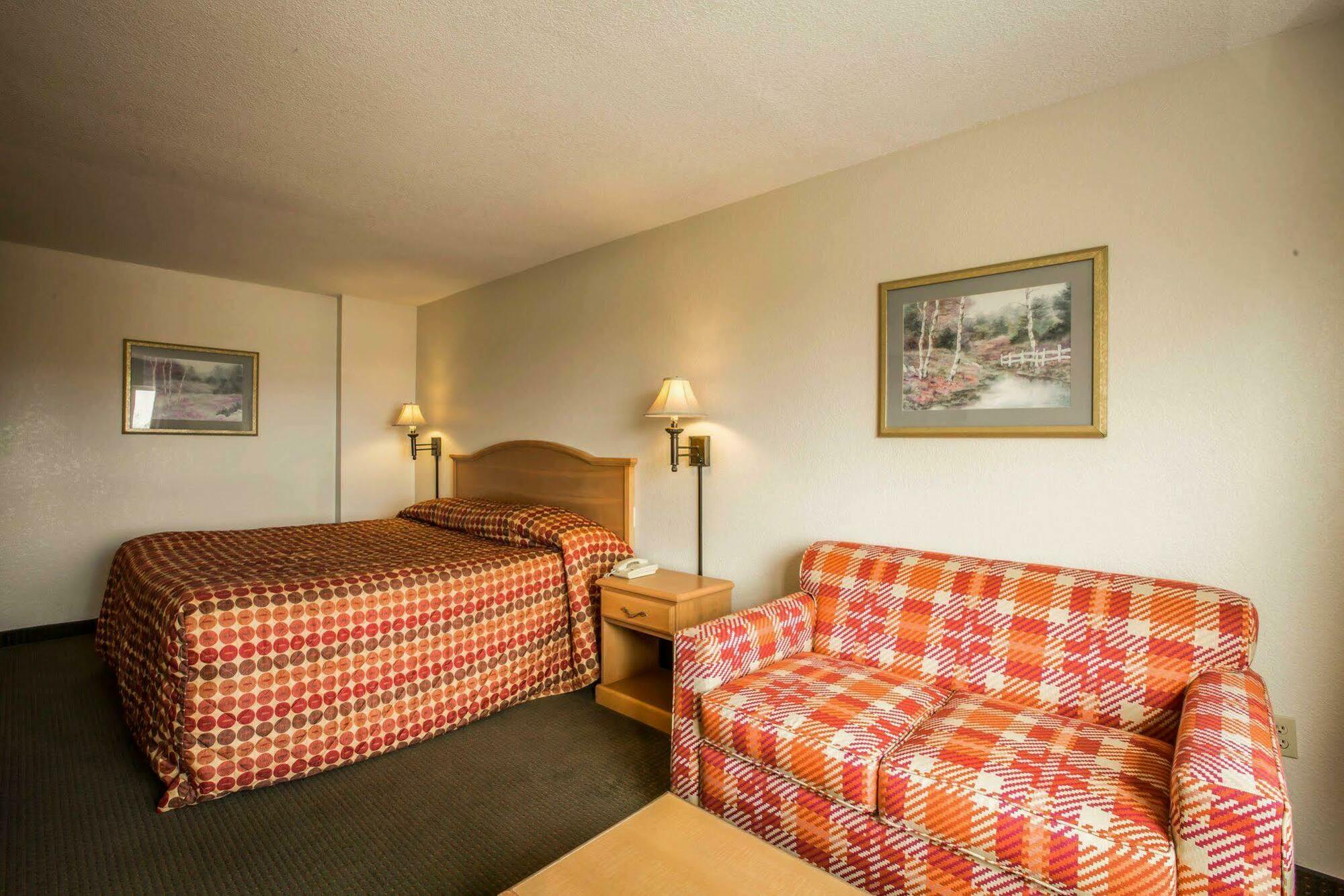 Rodeway Inn & Suites Near Outlet Mall - אשוויל מראה חיצוני תמונה