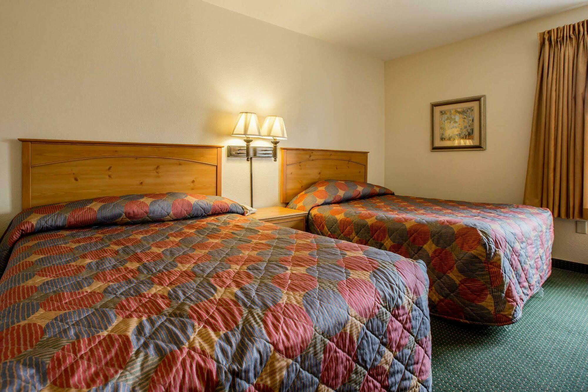 Rodeway Inn & Suites Near Outlet Mall - אשוויל מראה חיצוני תמונה